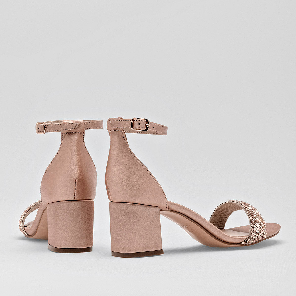 Zapatilla Con Pulsera Lpa 21217 Para Mujer Color Beige