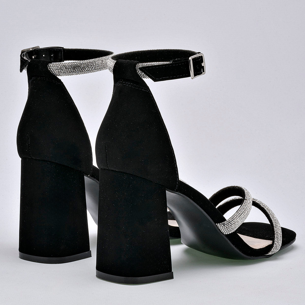 Zapatilla Con Pulsera Lpa 22714 Para Mujer Color Negro