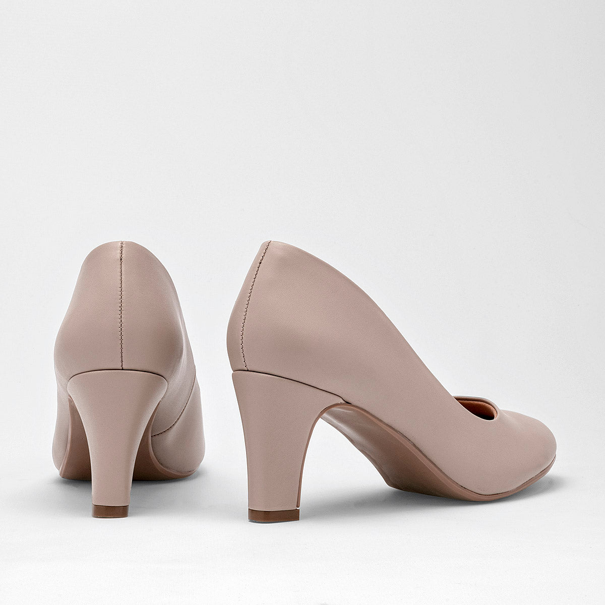 Zapatilla Cerrada Lady Paulina 34101 Para Mujer Color Beige
