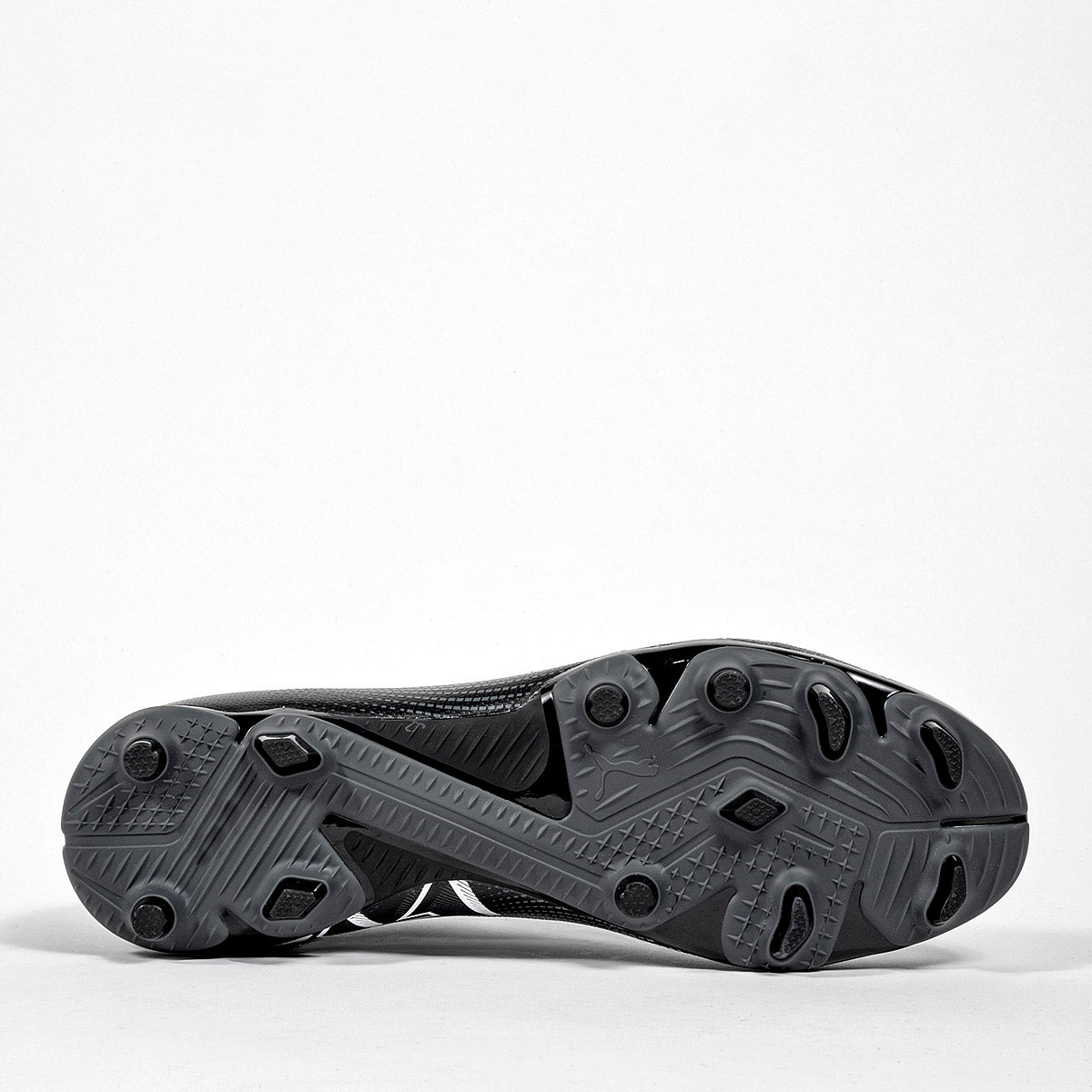 TENIS DEPORTIVO HOMBRE PUMA Future 7 Play FG/AG NEGRO BLANCO