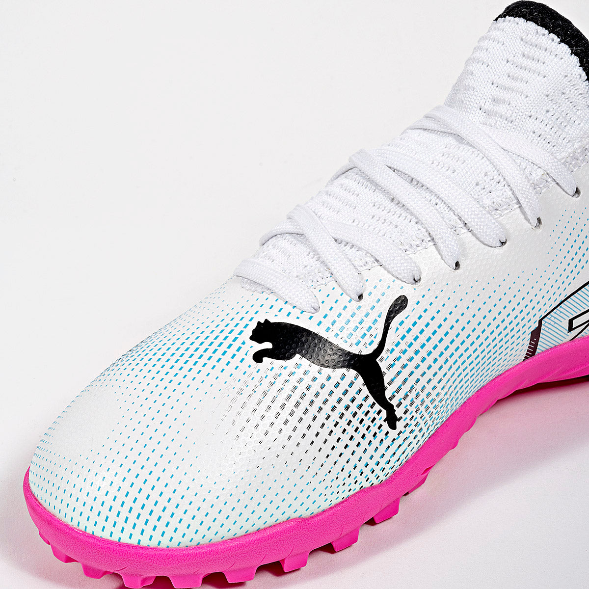 TENIS DEPORTIVO JOVEN PUMA Future 7 Play TT Jr BLANCO AZUL NEGRO