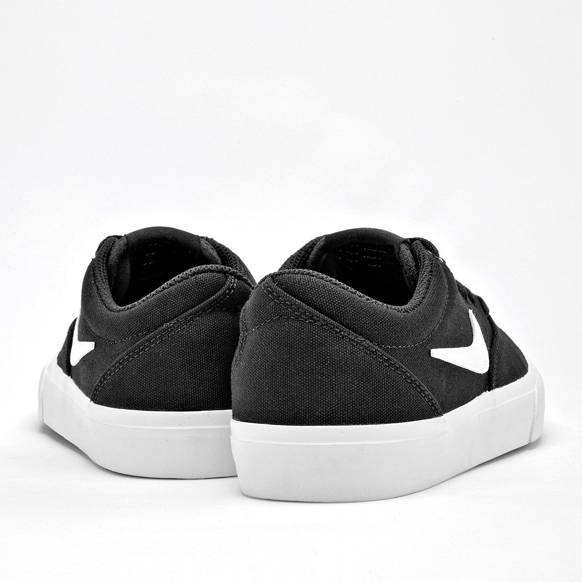 TENIS URBANO HOMBRE NIKE  Charge Canvas NEGRO BLANCO