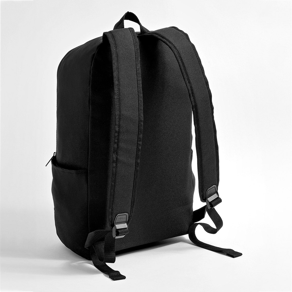 Mochila Linear Classic Backpack para Hombre marca Adidas Negro cod. 122419