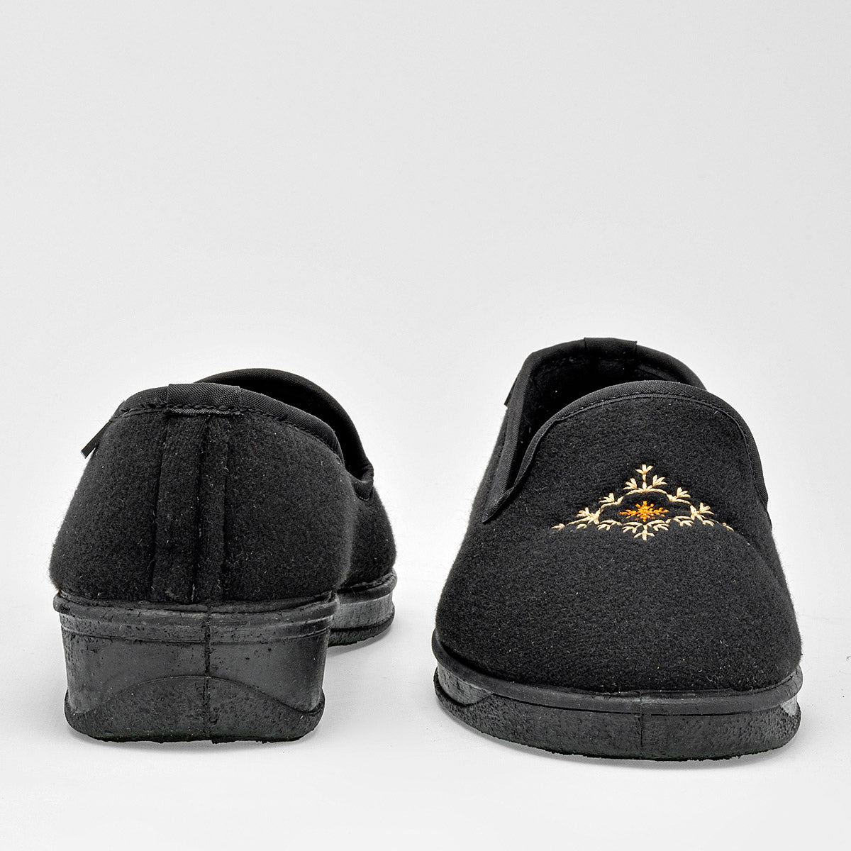 PANTUFLA MUJER MORA CONFORT TABATA NEGRO