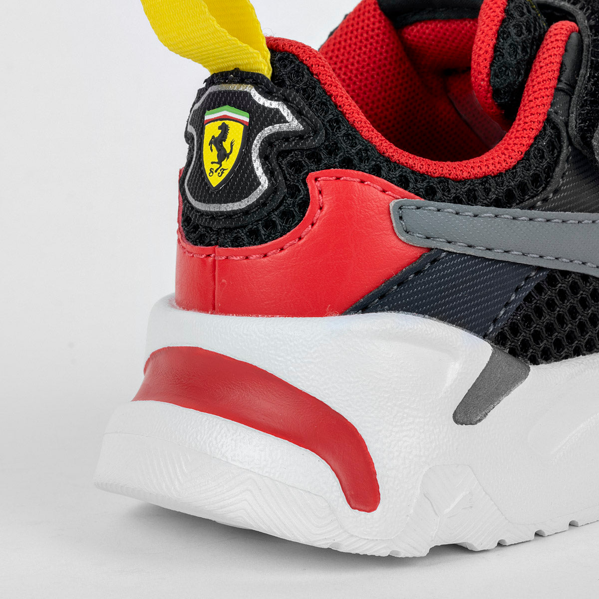 TENIS URBANO NIÑO PUMA Ferrari Trinity AC+ Inf NEGRO GRIS ROJO