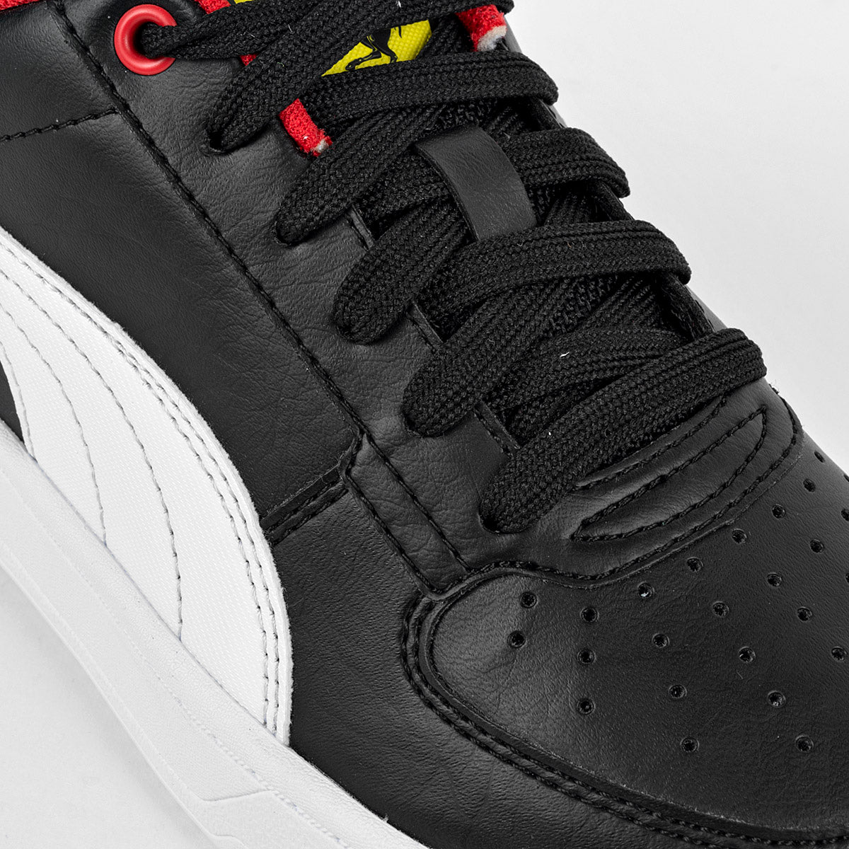 TENIS URBANO JOVEN PUMA Ferrari Caven 2.0 Jr NEGRO BLANCO ROJO