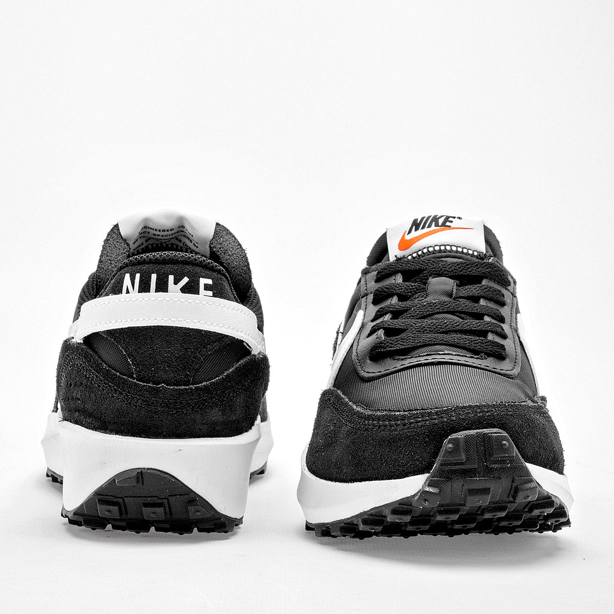 TENIS URBANO MUJER NIKE W  Waffle Debut NEGRO BLANCO