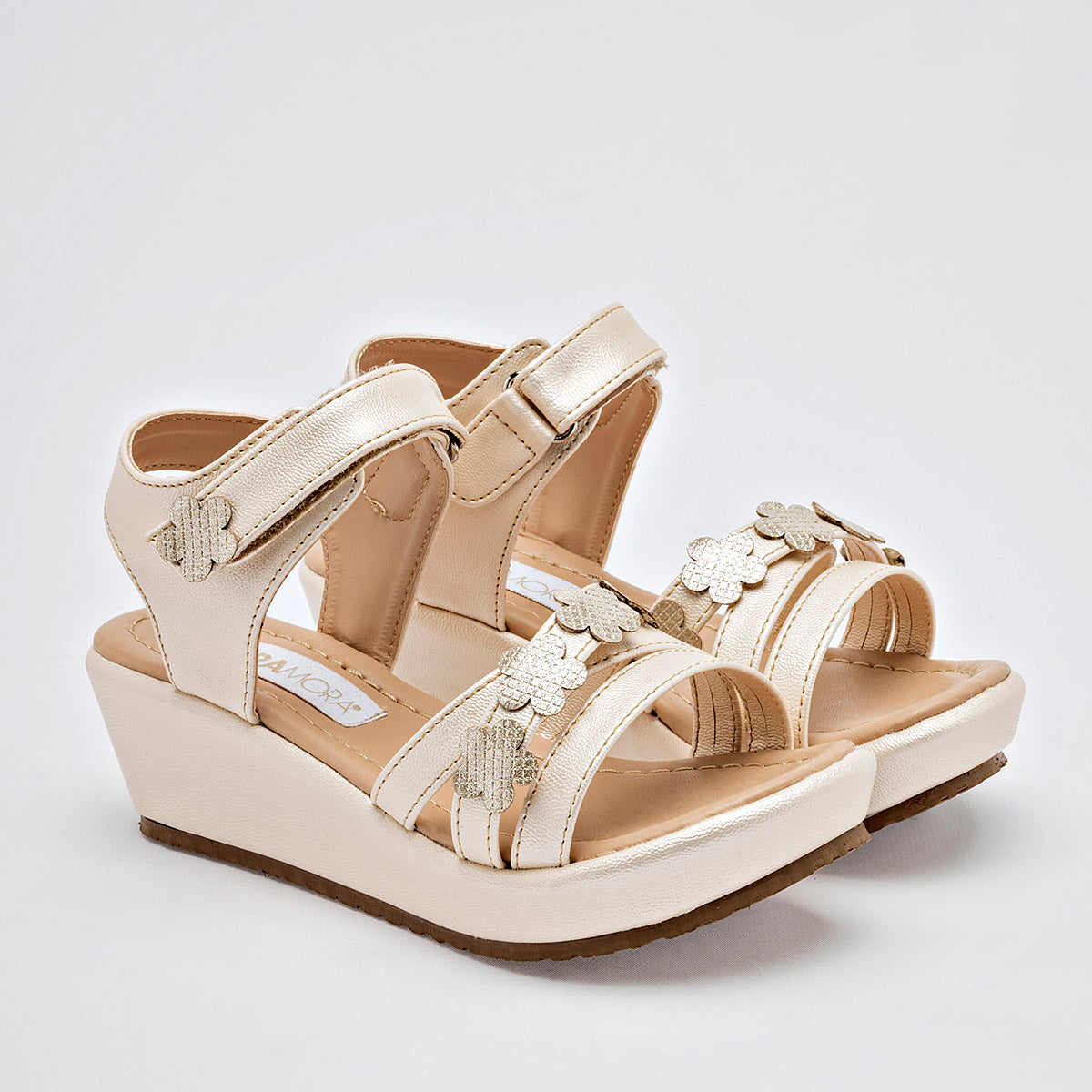 Sandalia Casual Niña Yeni Beige Nacarado Plataforma 5 Cm
