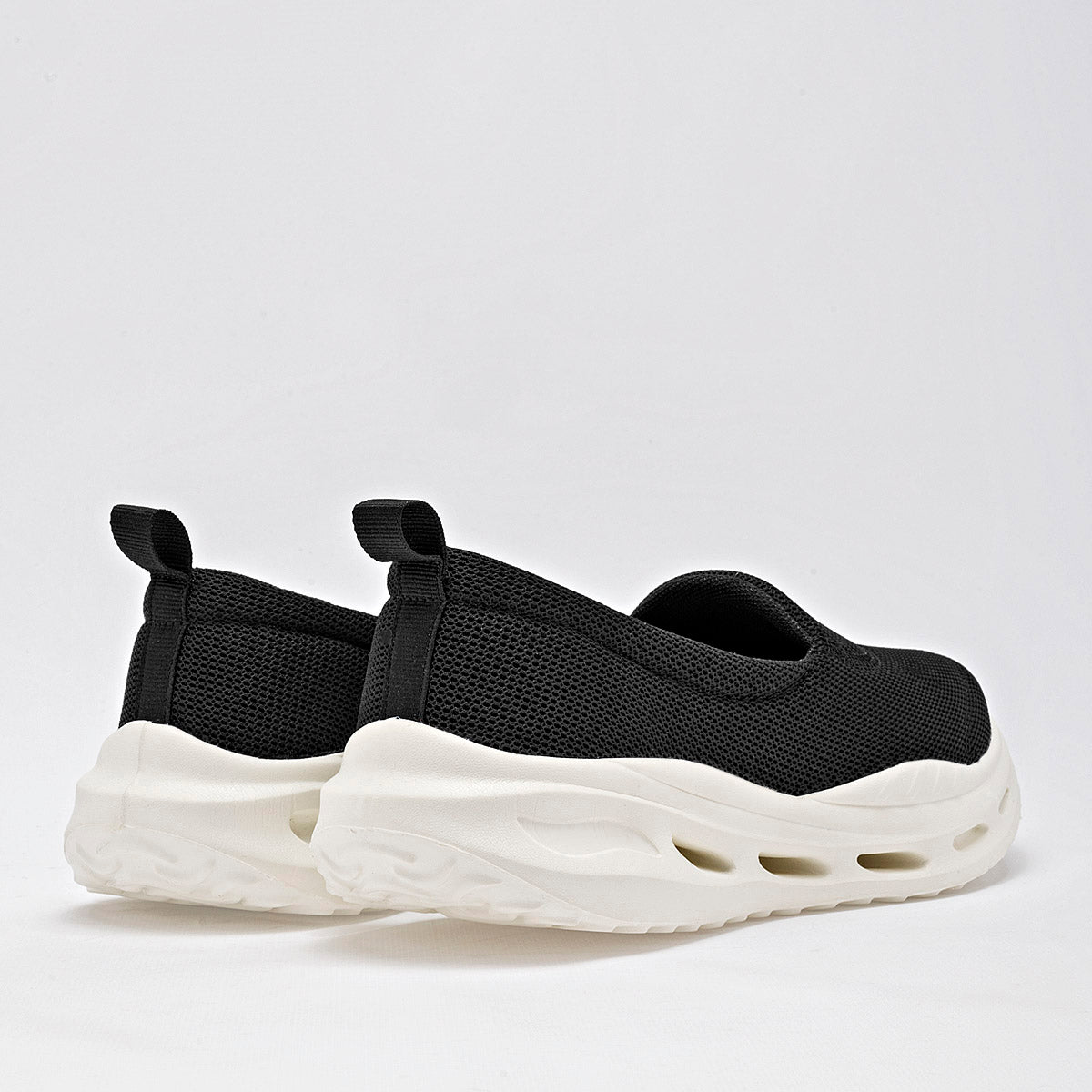 ZAPATO CASUAL MUJER MAKKENA 008 NEGRO