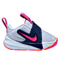 TENIS NIÑA URBANO NIKE  Team Hustle D GRIS MARINO FIUSHA